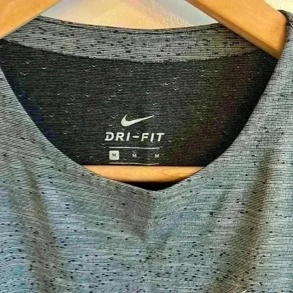 Nike shirt - Picture 2 of 4